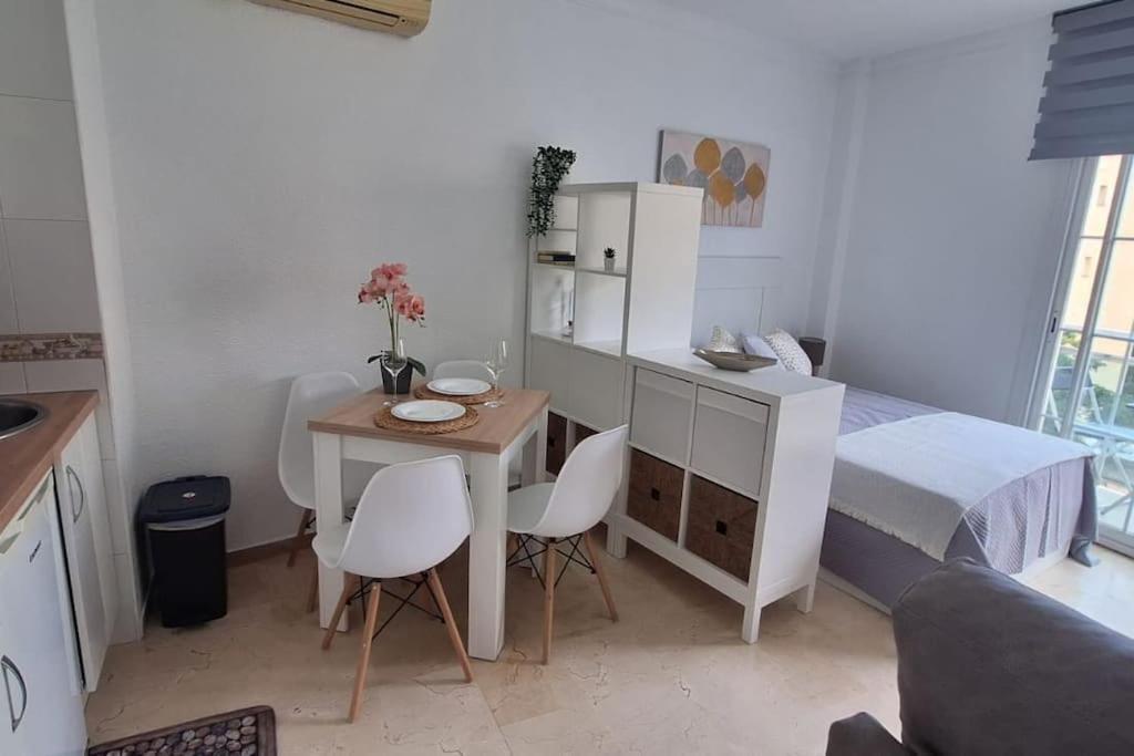 Room City Estepona Estudio Mar מראה חיצוני תמונה